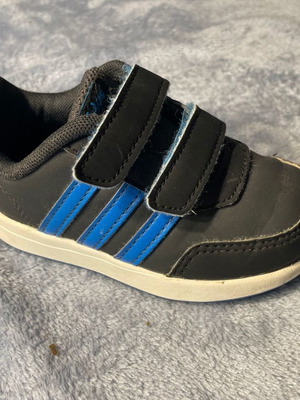 Adidas αθλητικά παιδικά παπούτσια No 23 σαν καινούργια