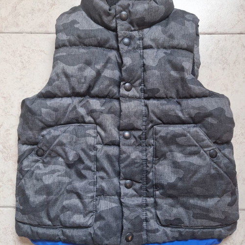 Gap puffer vest like new, size 104 cm, black and gray