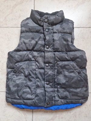 Gap puffer vest like new, size 104 cm, black and gray