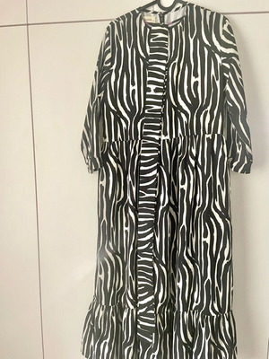 Karavan dress size S/M like new, black and purple