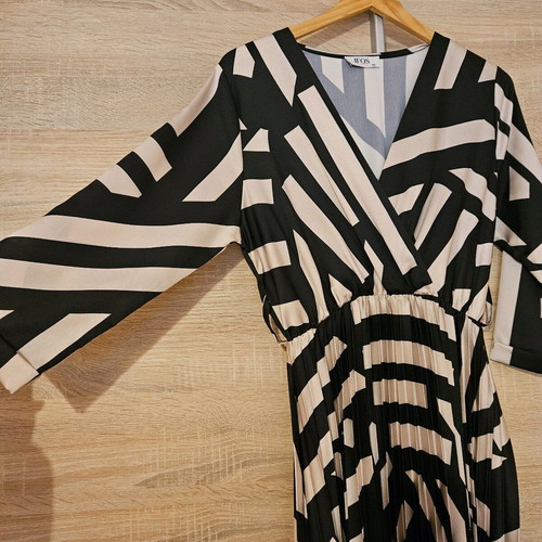 Midi pleated dress like new, one size, black and beige, Ifos fashion