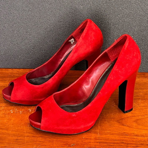 Peep toe Nine West shoes used, red suede, size 40.5
