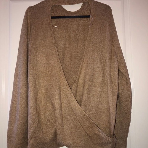 Stradivarius sweater like new, beige with open back, size M
