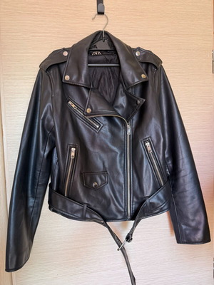 Crop Biker Jacket Bershka like new, black, size XL fits L