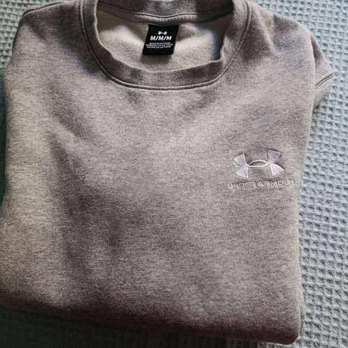 Under Armour fleece gray medium used, excellent condition