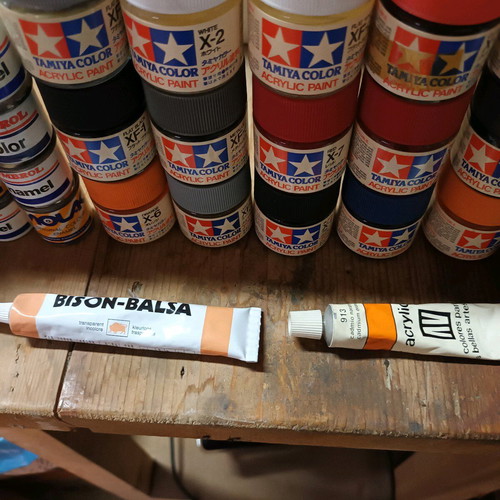 Tamiya and Humbrol model paints like new, 32 pieces