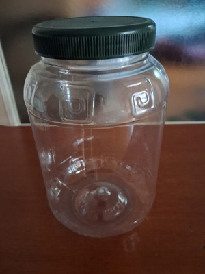 Plastic jar for kitchen 2 liters like new