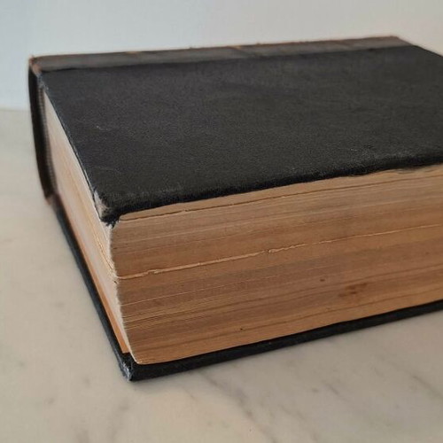 Book Les Misérables Victor Hugo volumes C-D-E used, leather bound