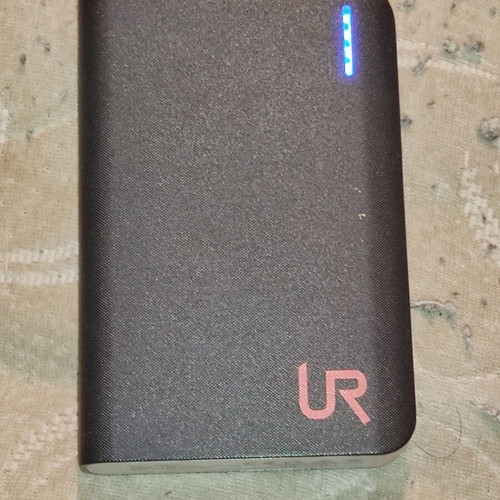 Powerbank 8800mAh used with two USB-A outputs and cables