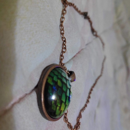 Game of Thrones Dragon Scales Pendant like new