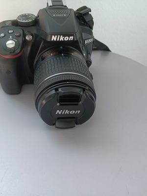 Nikon D5300 DSLR like new with 18-55mm lens