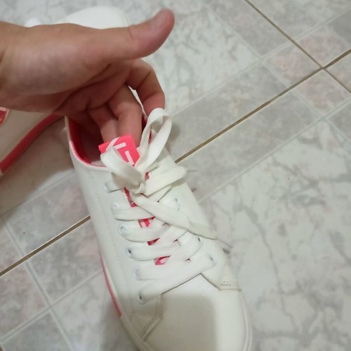 Women's athletic shoes used, size 38, white