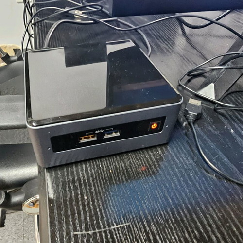 Mini PC 17Nuc 8GB 256 SSD 4 cores like new