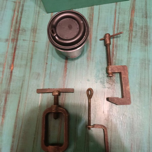 Old metal clamps used, about 15 centimeters