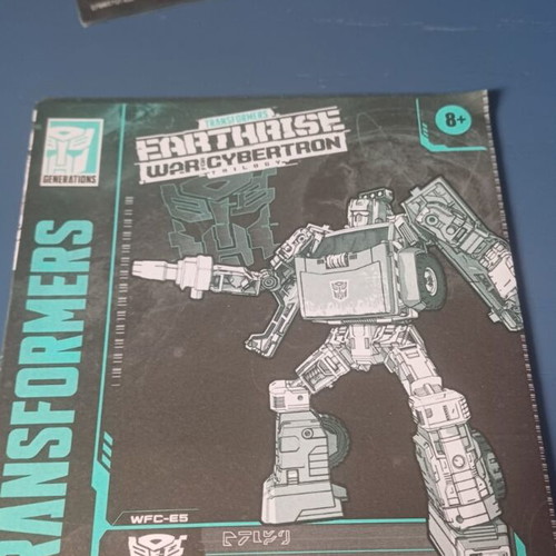 War for Cybertron Voyager and Deluxe class Autobots Grapple and Hoist figures like new