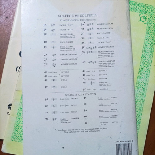 Solfège book like new