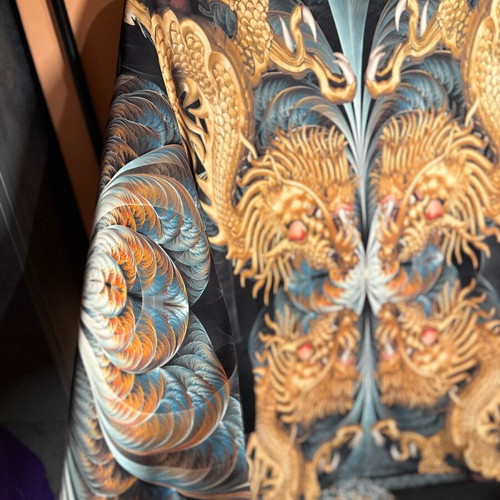 Blouse with dragon print inspired by Chinese culture like new
