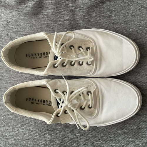 Funky Buddha shoes size 45 like new, white