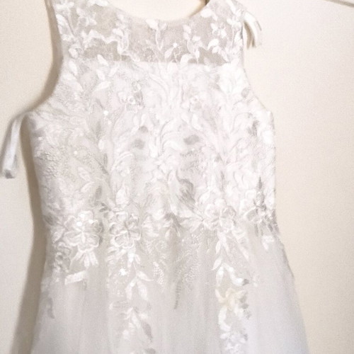 White flower girl dress with lace like new