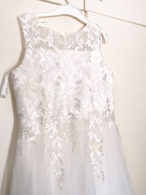 White flower girl dress with lace like new