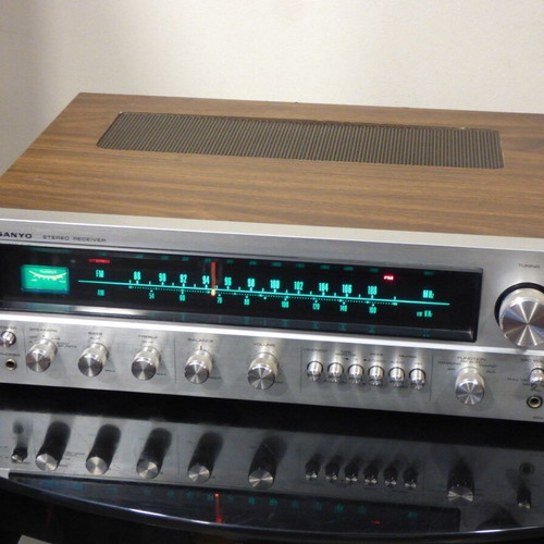 Ραδιοενισχυτής Sanyo DCX-4000K μεταχειρισμένος με ξύλινο πλαίσιο