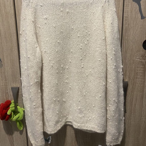 Women's sweater white like new, sizes M and L