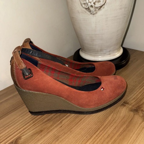 Tommy Hilfiger suede shoes, yellow, size 39