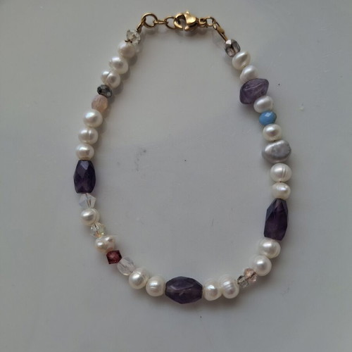 Bracelet with pearls, semi-precious stones and crystals like new