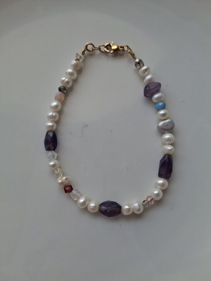 Bracelet with pearls, semi-precious stones and crystals like new
