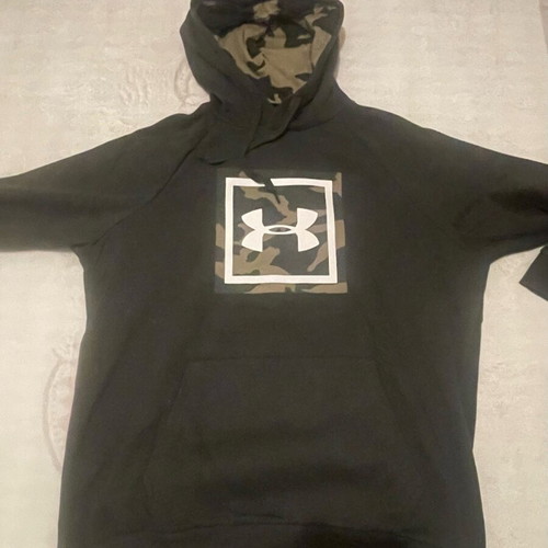Under Armour hoodie camo style like new, green XL