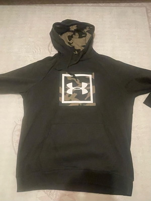 Under Armour hoodie camo style like new, green XL