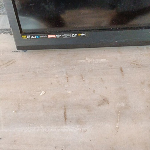Technika 32" TV for spare parts