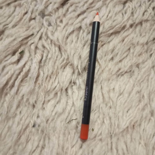 H&M Matte Lipstick Fudge Yeah! Like New with Gift Lip Liner