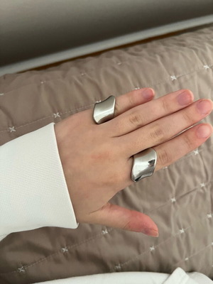 Steel rings like new, sizes 5 and 8, silver color