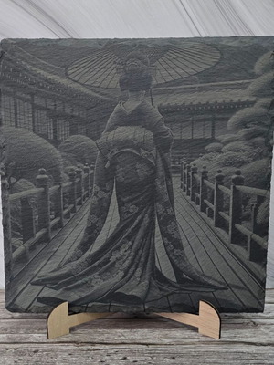 Engraved volcanic tile Geisha 20x20 cm