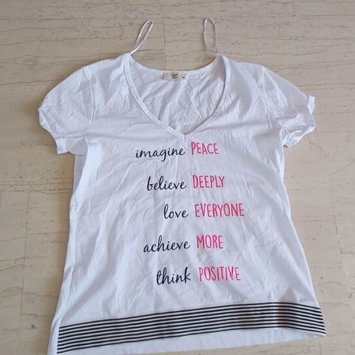 Women’s blouse size M white like new