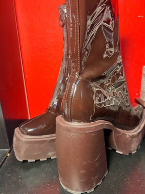Bershka brown faux leather ankle boots like new with zipper and patent leather size 39