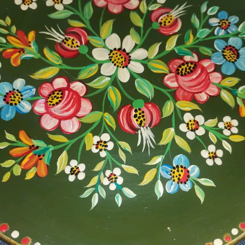 Ceramic decorative plate used with floral designs 18 cm
