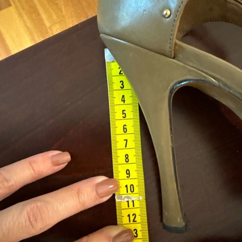 Moschino size 40 brown heels used with gold button detail