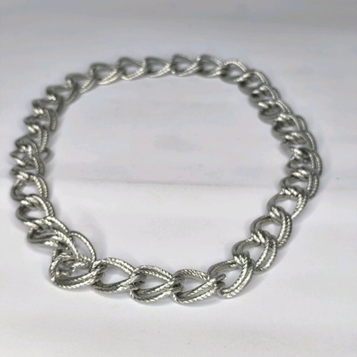 Aluminum chain necklace like new