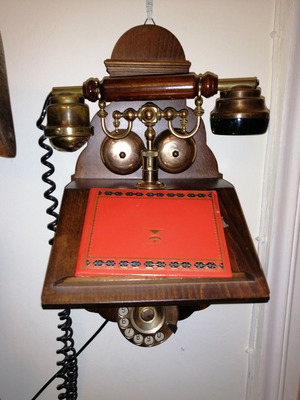 Τηλέφωνο vintage μεταχειρισμένο κουδουνάτο από μπρούτζο και ξύλο