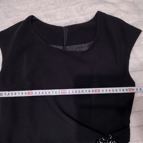 Black sleeveless dress made of silk gabardine and lining like new, polka dot set