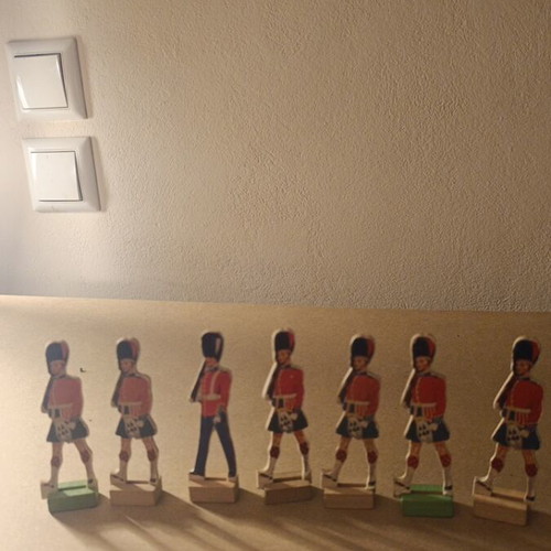 Wooden figures of Scottish and Royal Guard set of 7, 10 cm, like new