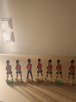 Wooden figures of Scottish and Royal Guard set of 7, 10 cm, like new