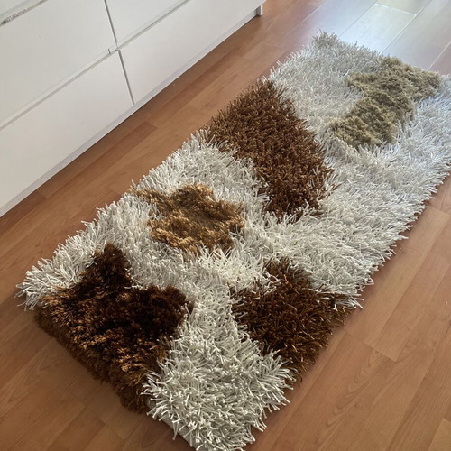 Handmade Shaggy Rug in Ecru and Earth Tones like new