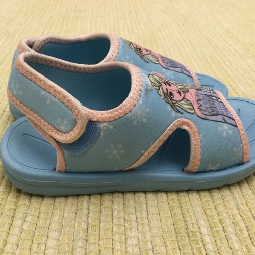 Frozen District sandals like new size 29 blue
