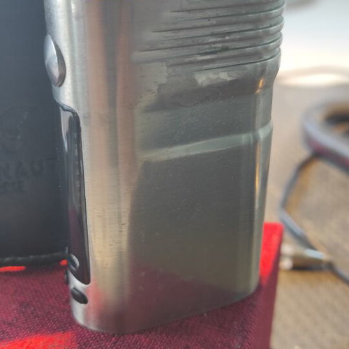 La Petite Box V1 by Vaponaute France with leather case