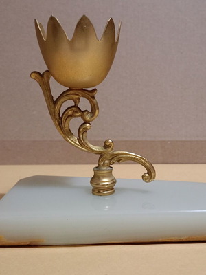 Decorative onyx with bronze used