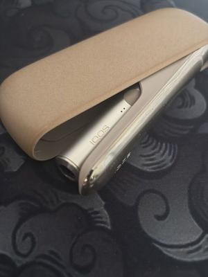 Iqos electronic cigarette device