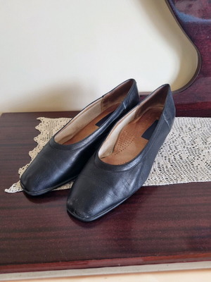 Leather orthopedic pumps used with heel size 39, black